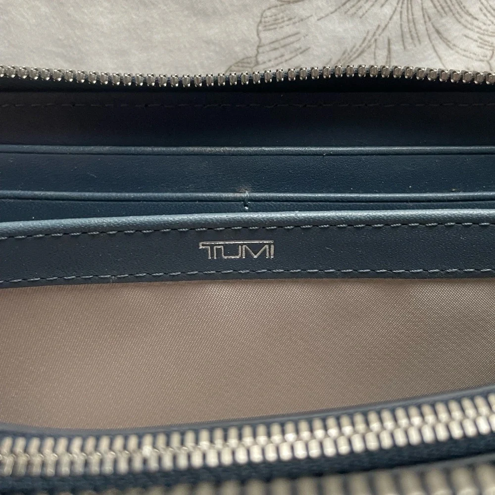TUMI‎ Navy Blue Two Tone Ziparound Leather Wallet Rectangular Long Slim Classic
